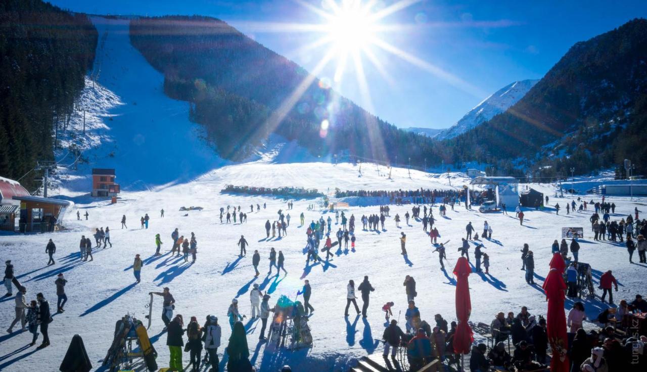 Skiing, Walking, Enjoying In Mountains Bansko Exterior foto